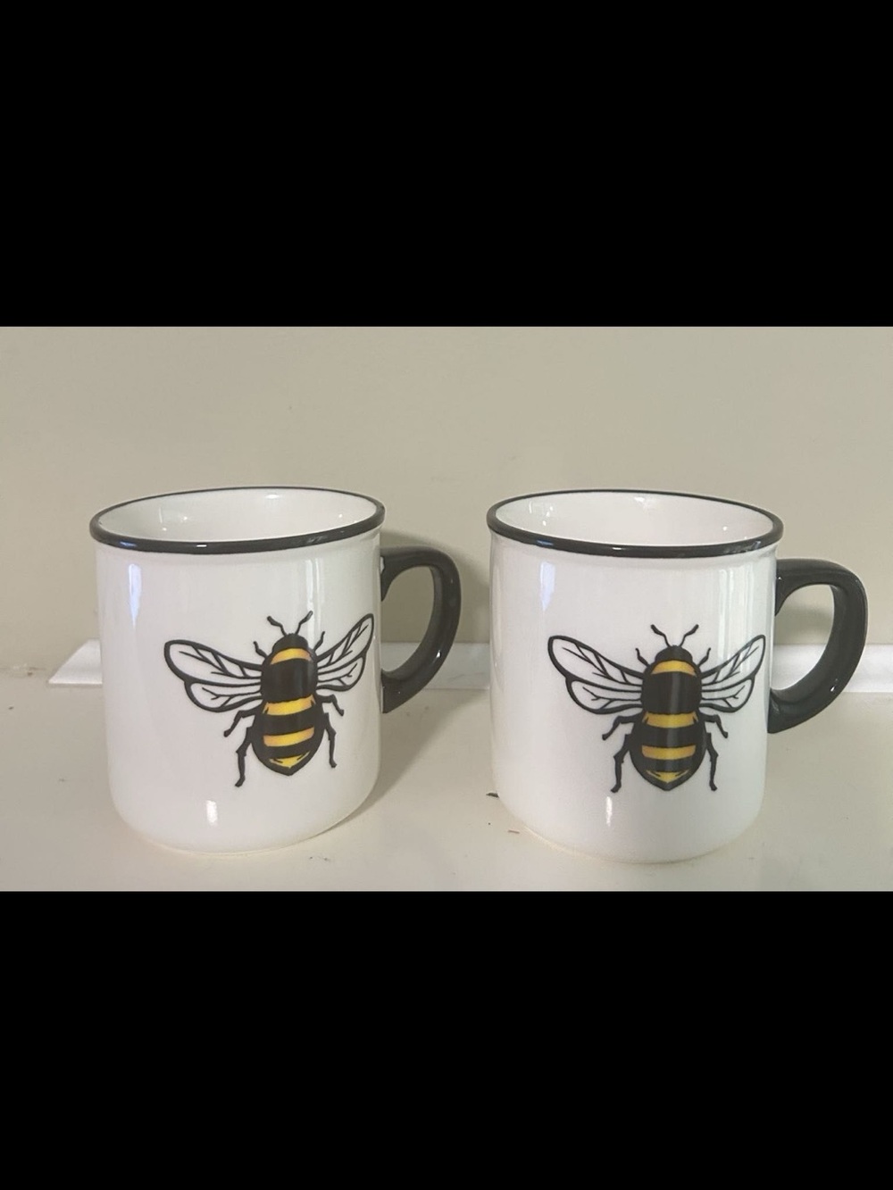 Very cute bumblebee 🐝 mugs